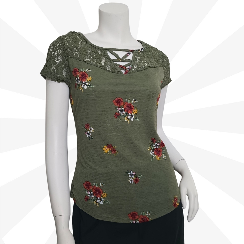 No Boundaries Olive Green M Blouse Round Neck Short Sleeve Lace Embroidered